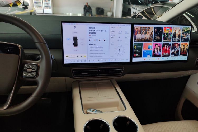 理想汽车 理想MEGA 2025 汽车图片 #13