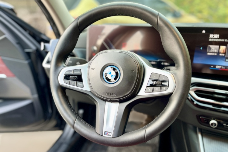 BMW i3 2023 car image #13