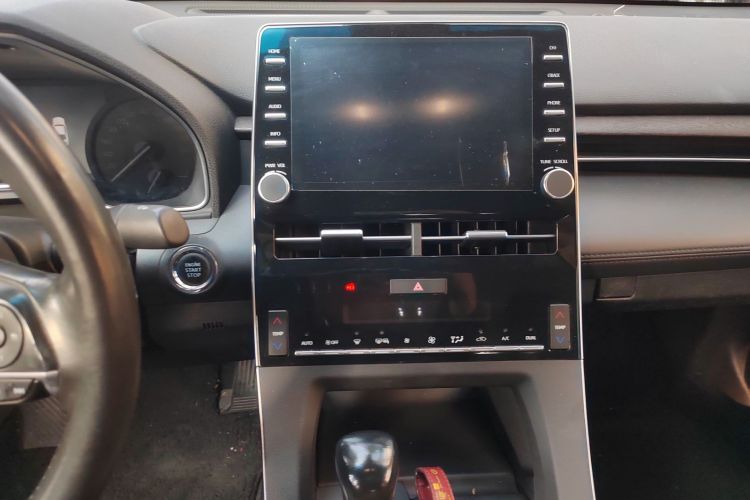 Toyota Avalon 2019 car image #13