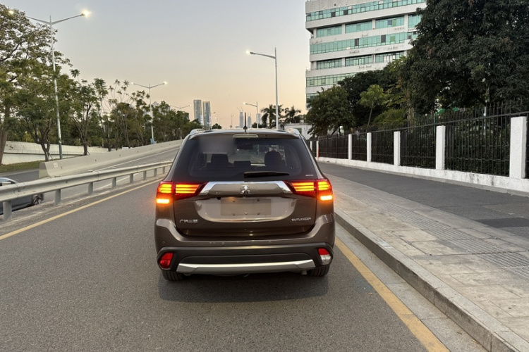 劳斯莱斯 欧蓝德 2017 汽车图片 #13