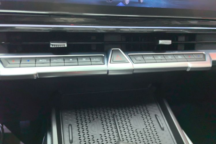 Tank 400 New Energy 2023 #13 Tank 400 New Energy 2023 car image #13