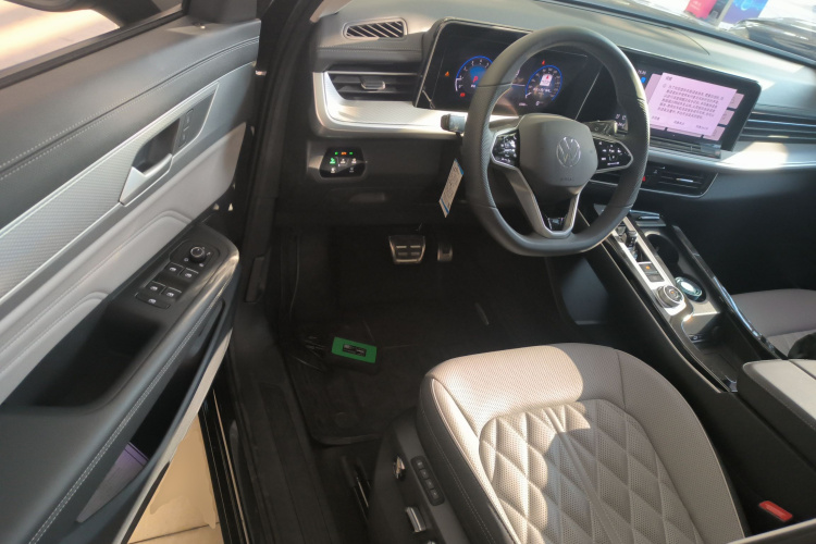 Volkswagen Tavendor 2024 car image #13