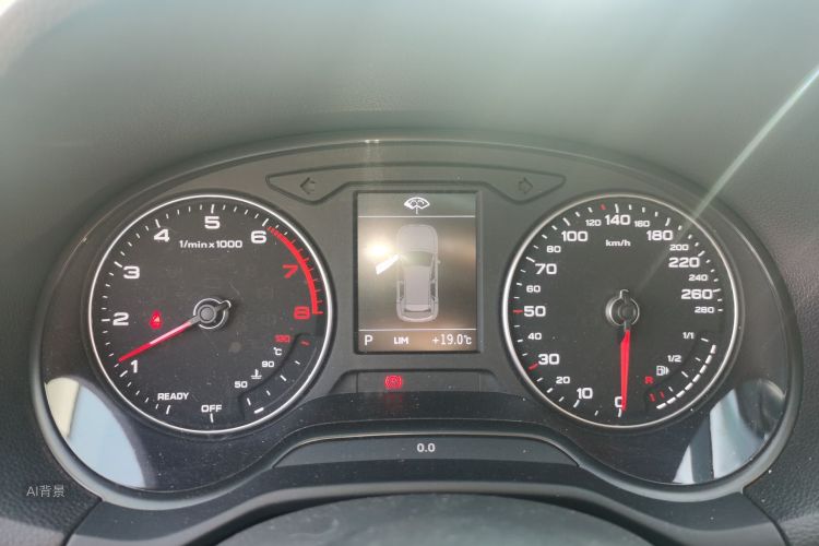 Audi Q2L 2020 car image #13