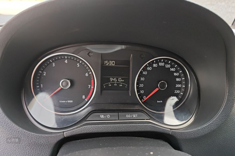 Polo 2015 car image #13