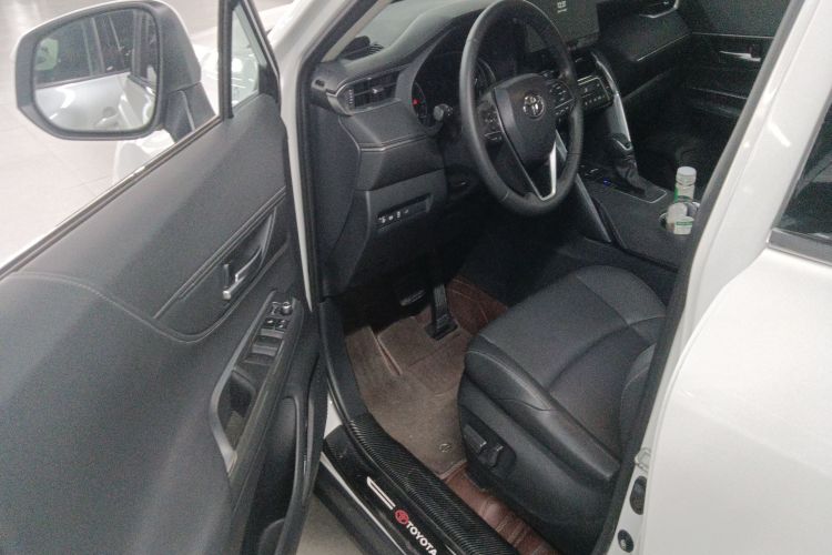 Toyota Venza 2023 صورة سيارة #13