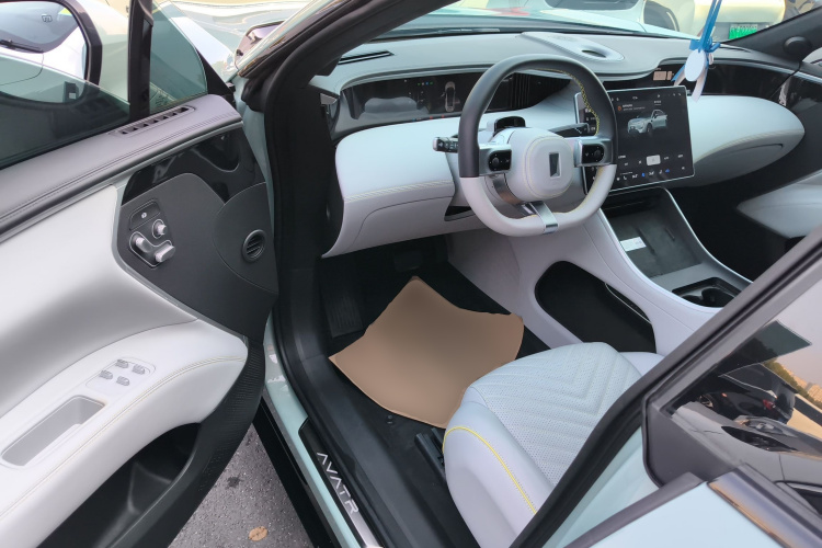 Avatr 11 2024 car image #13