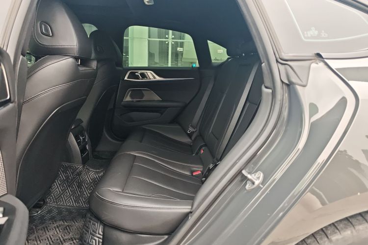 BMW i4 2022 car image #13