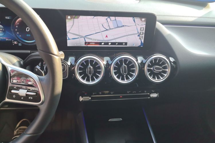 Mercedes-Benz EQA Class 2023 صورة سيارة #13