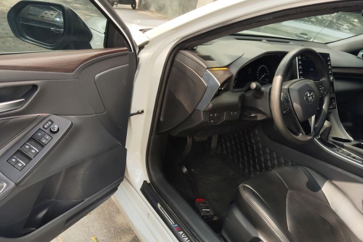 Toyota Avalon 2021 car image #13
