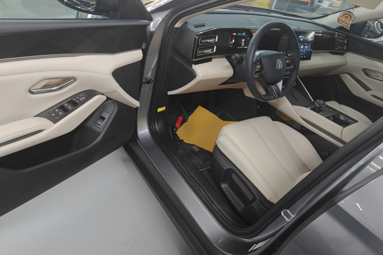 BYD Qin L 2024 car image #13