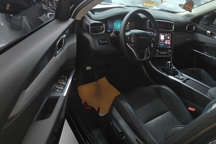 Lynk & Co 01 EM-P 2018 car image #13