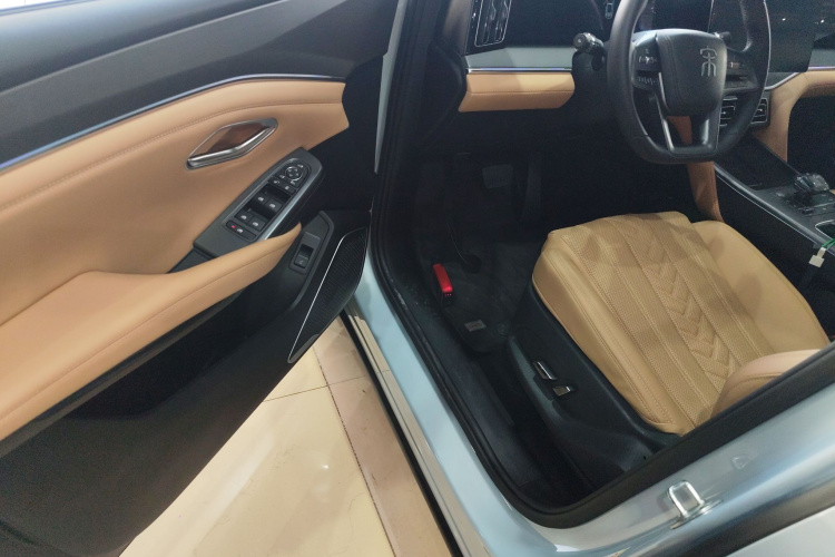 BYD SongL DM-i 2025 #13 BYD SongL DM-i 2025 car image #13