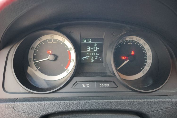 Skoda Rapid Spaceback 2017 car image #13