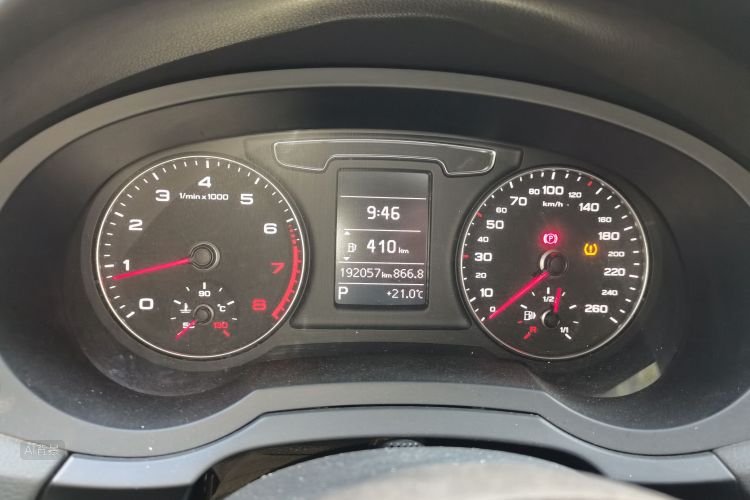 Audi Q3 2016 car image #13