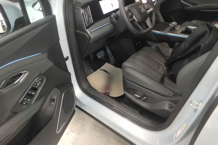 BYD SongL DM-i 2025 #13 BYD SongL DM-i 2025 car image #13