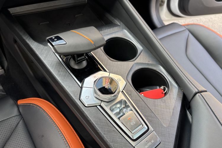 Changan UNI-V 2023 car image #13