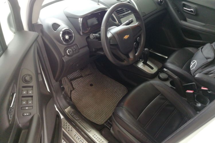 Chevrolet Tracker 2015 immagine di auto #13