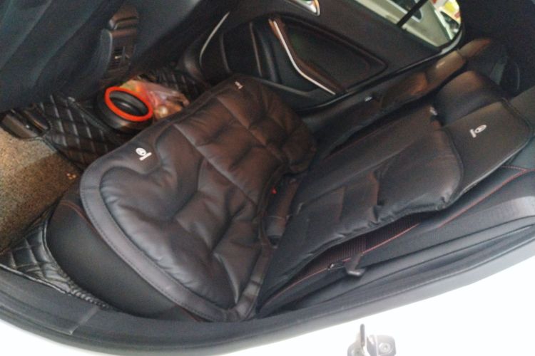 Mercedes-Benz GLA AMG 2018 imagem de carro #13