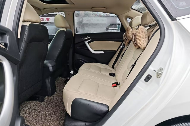 Changan Alsvin V7 2016 car image #13