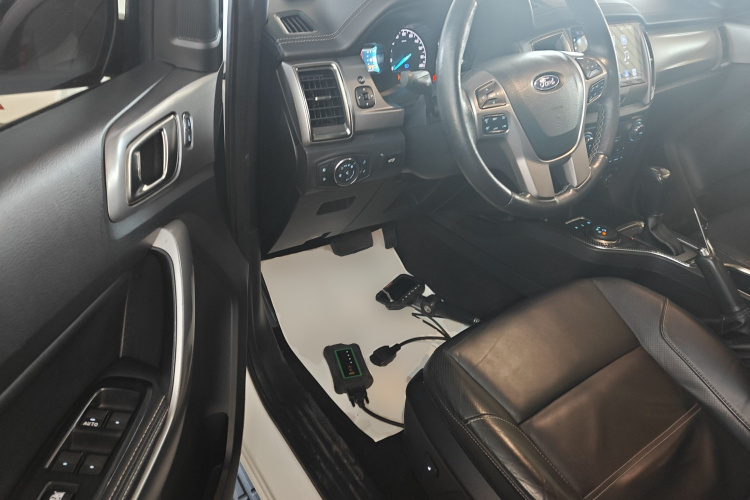 Ford Everest 2018 immagine di auto #13