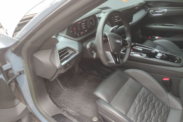 Audi e-tron GT 2024 car image #13