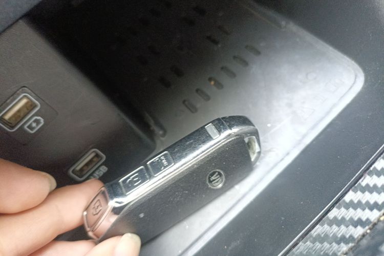 Kia K5 2020 car image #13