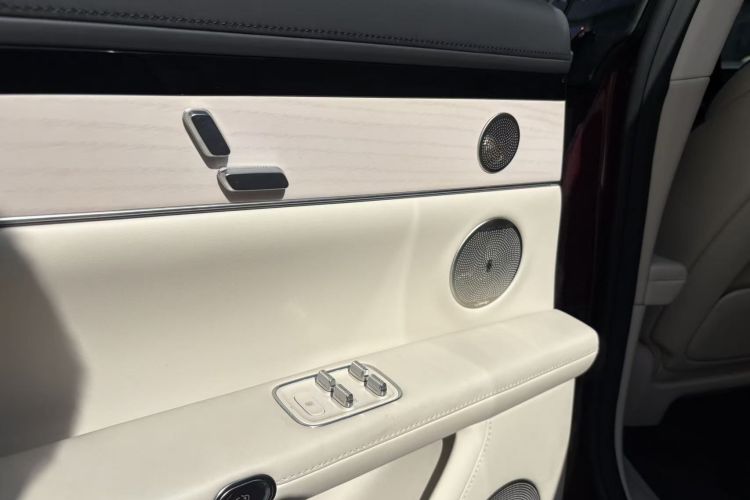 HongQi 2024 car image #13