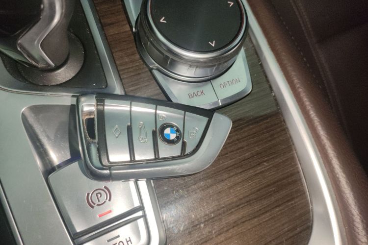 BMW 7 Series 2018 car image #13