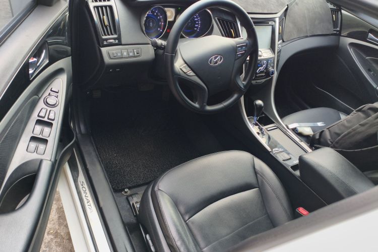Hyundai Sonata 2014 car image #13