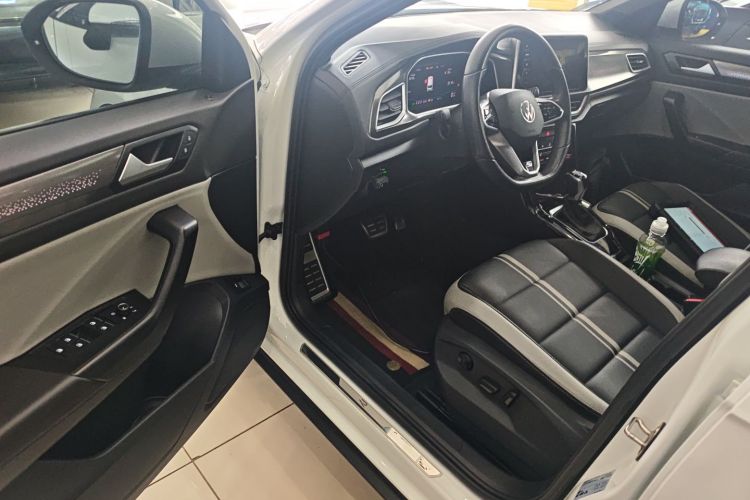 T-Roc 2023 car image #13