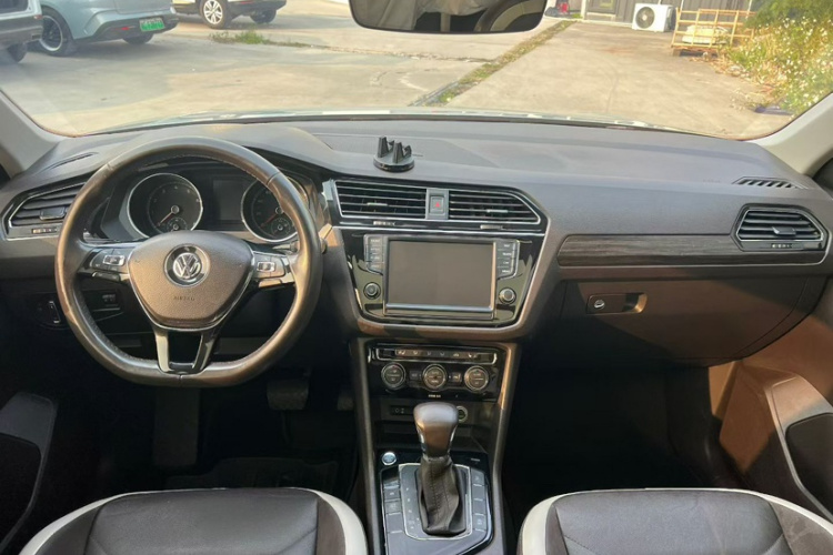 Volkswagen Tiguan L 2018 #13 Volkswagen Tiguan L 2018 car image #13