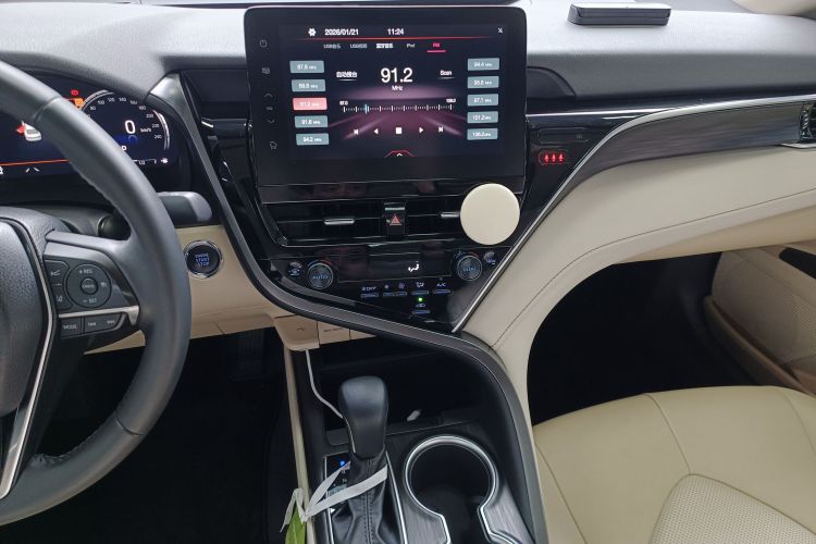 Toyota Camry 2021 car image #13