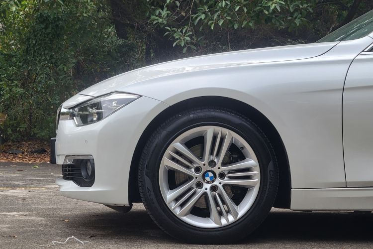 BMW 3 Series 2017 car image #13