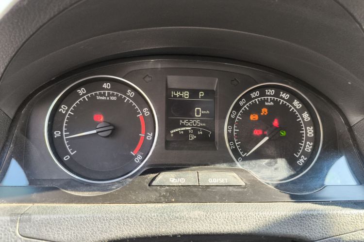 Skoda Rapid Spaceback 2014 car image #13