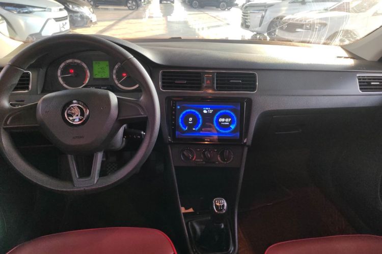 Skoda Rapid 2019 car image #13