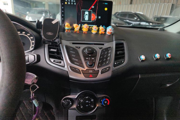 Ford Fiesta 2015 car image #13