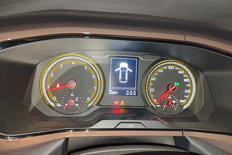 Volkswagen Tharu 2021 car image #13
