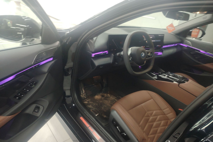 BMW i5 2025 car image #13