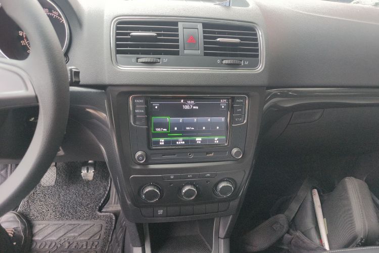 Skoda Yeti 2017 car image #13