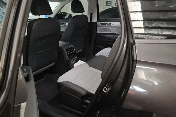 Volkswagen Tavendor 2025 immagine di auto #13