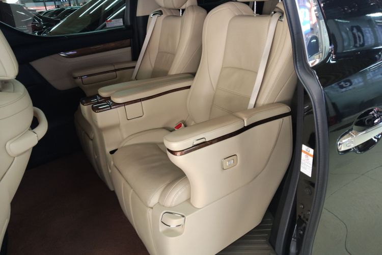 Toyota Alphard 2017 car image #13