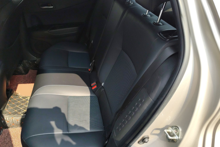 Toyota C-HR 2021 immagine di auto #13