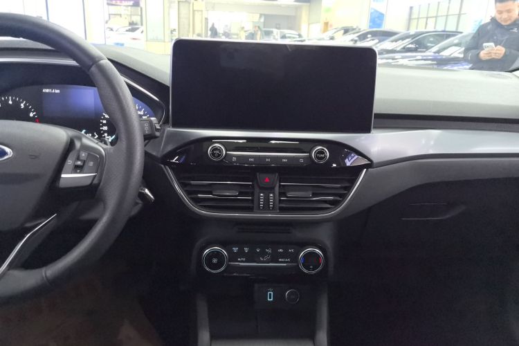 Ford Focus Active 2020 car image #13