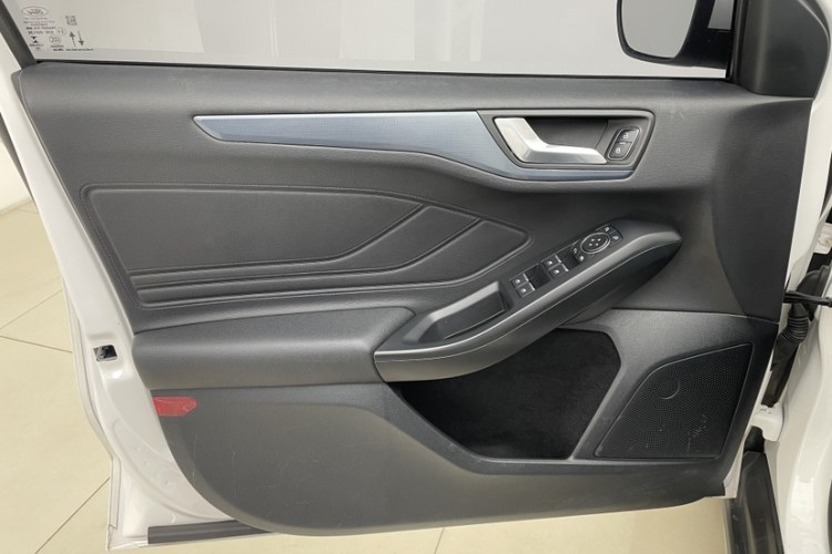 Ford Focus Active 2020 #13 Ford Focus Active 2020 صورة سيارة #13