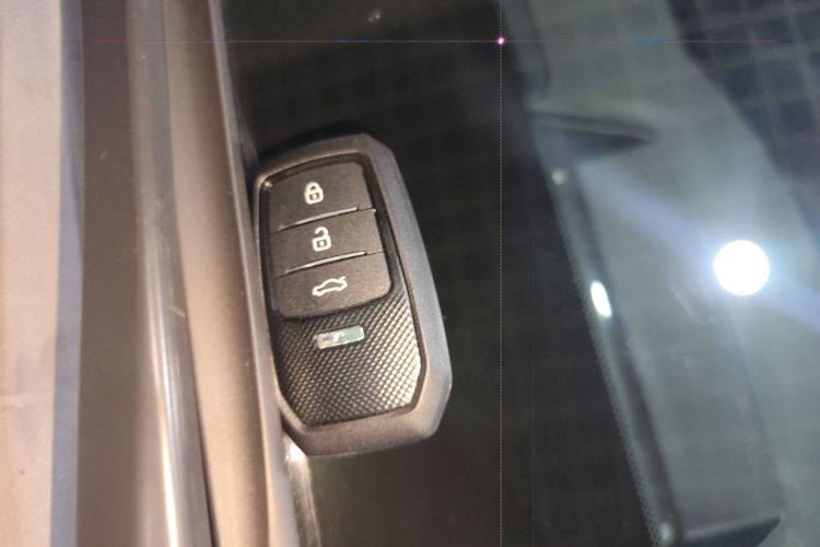 Toyota Camry 2022 car image #13
