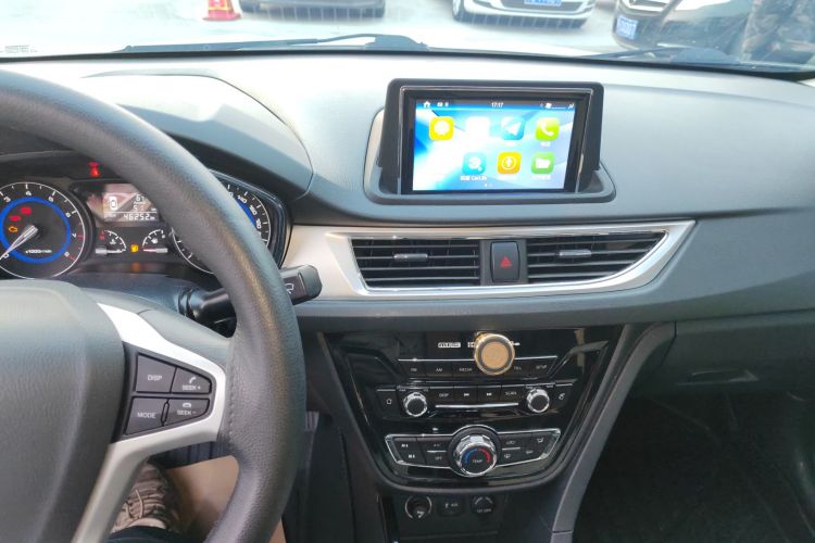 长安 悦翔V7 2017 汽车图片 #13