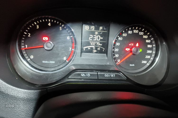 Volkswagen Polo 2014 car image #13