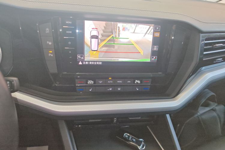 Volkswagen Touareg 2020 car image #13