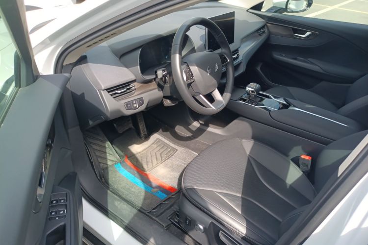 HongQi E-QM5 2024 car image #13