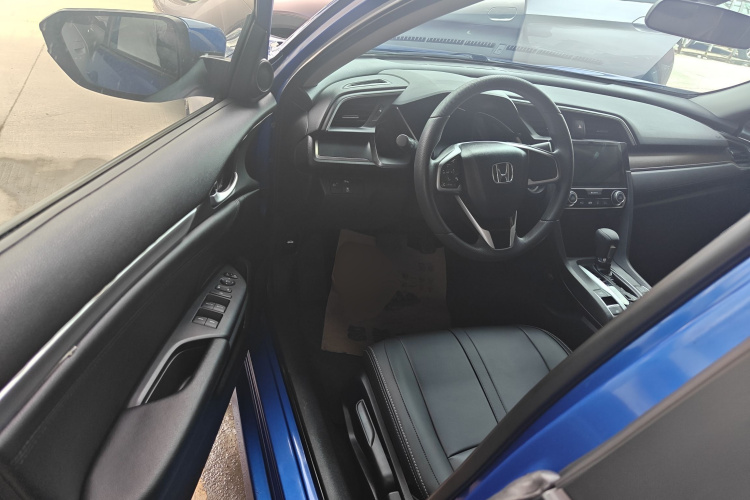 Honda Civic 2018 car image #13